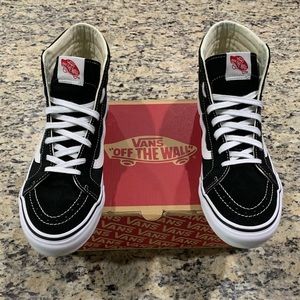 ‼️SOLD‼️LIKE NEW IN BOX HIGHTOP VANS